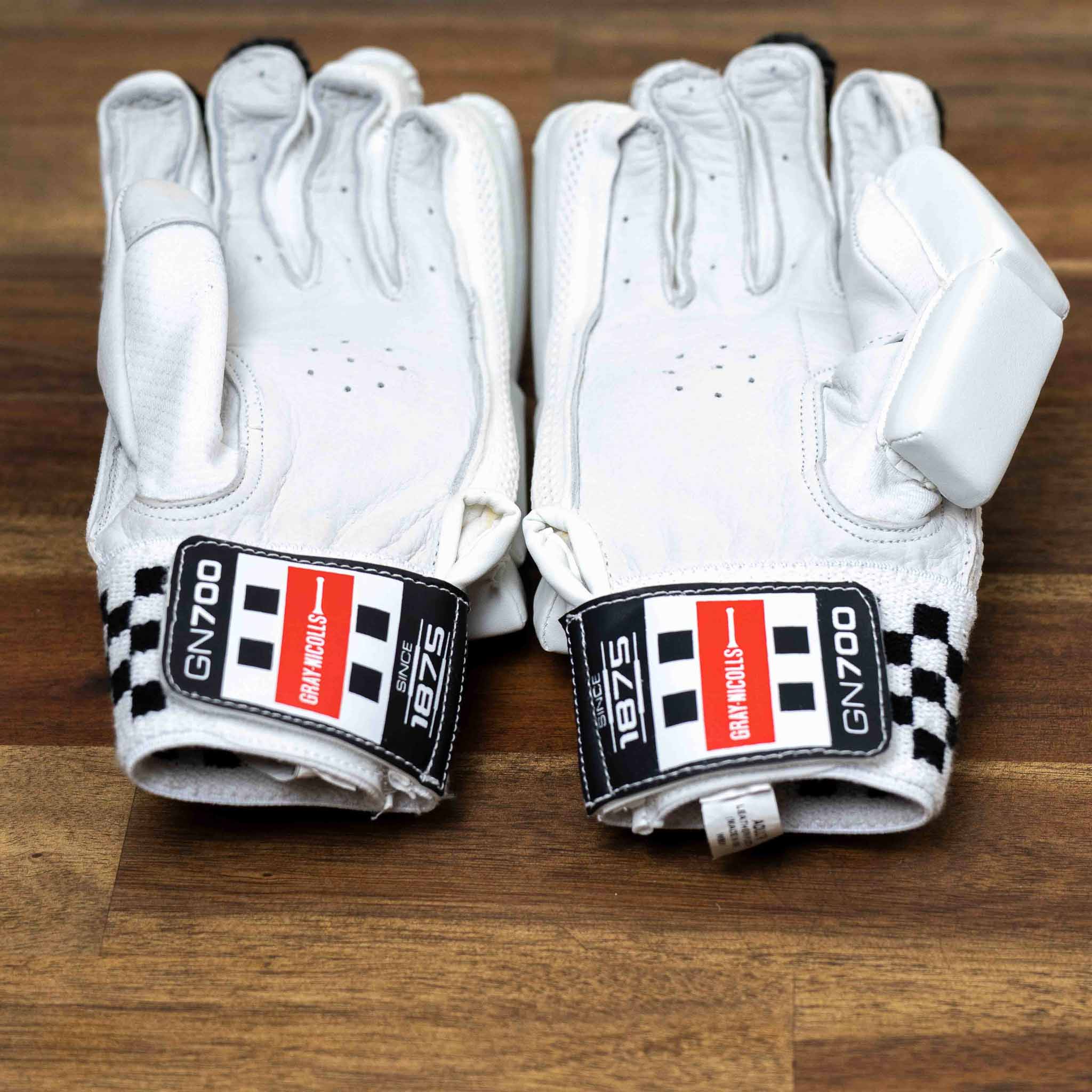 GN 700 Batting Gloves