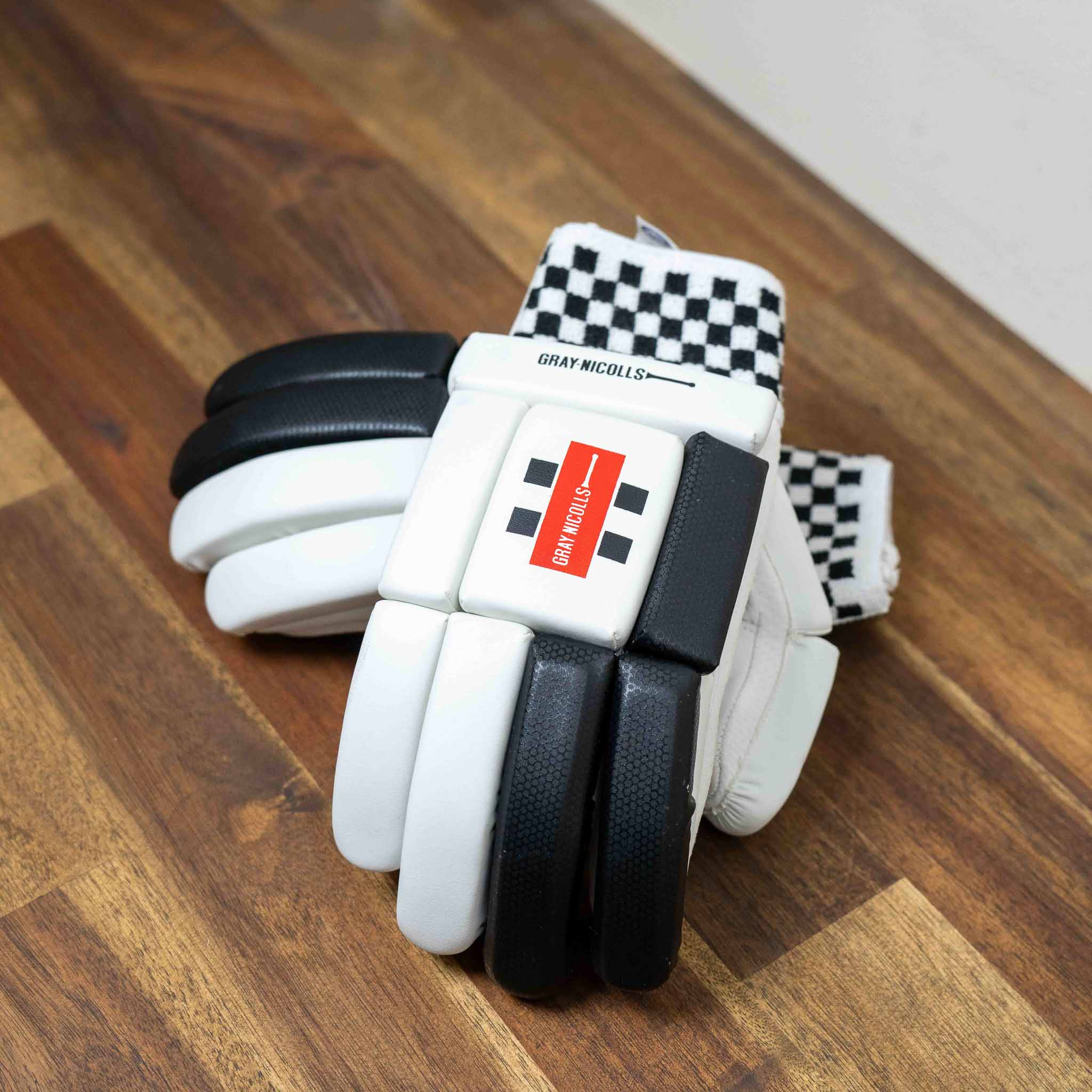 GN 700 Batting Gloves