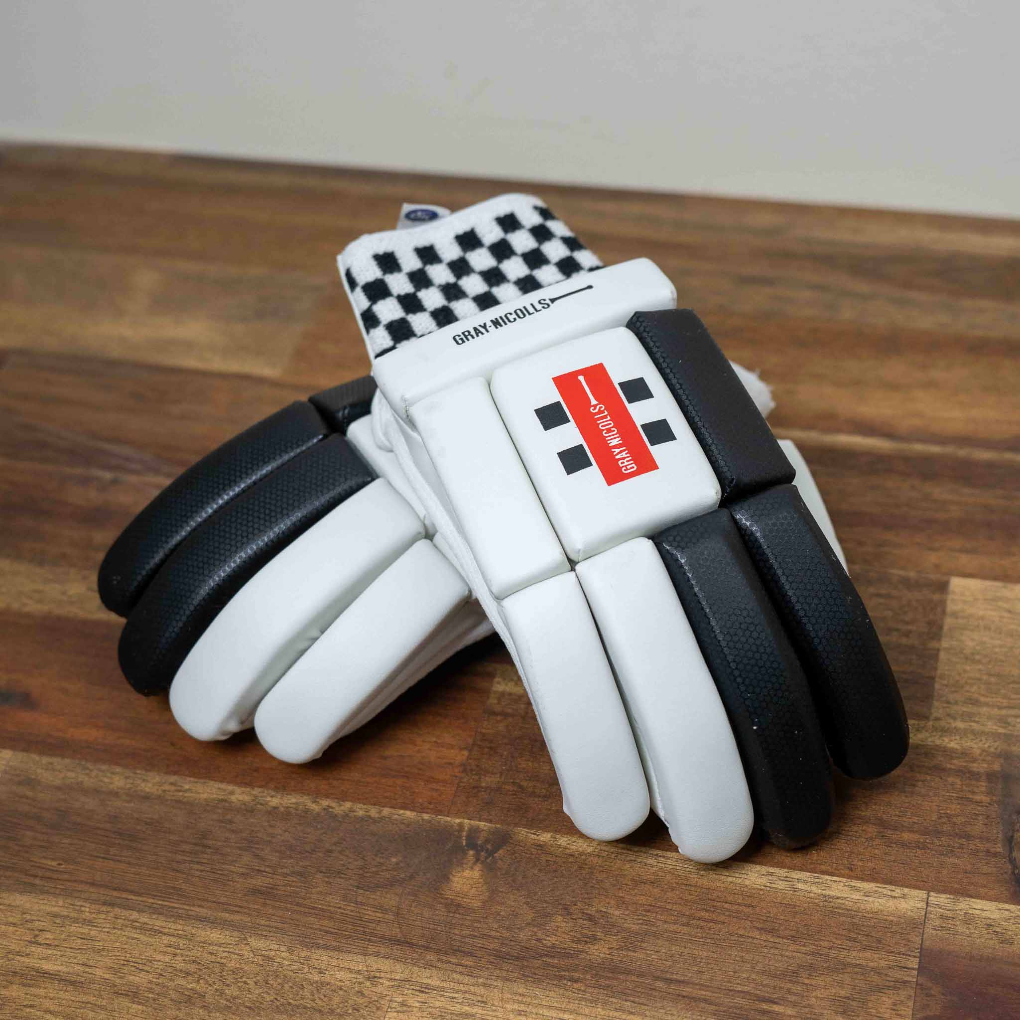 GN 700 Batting Gloves