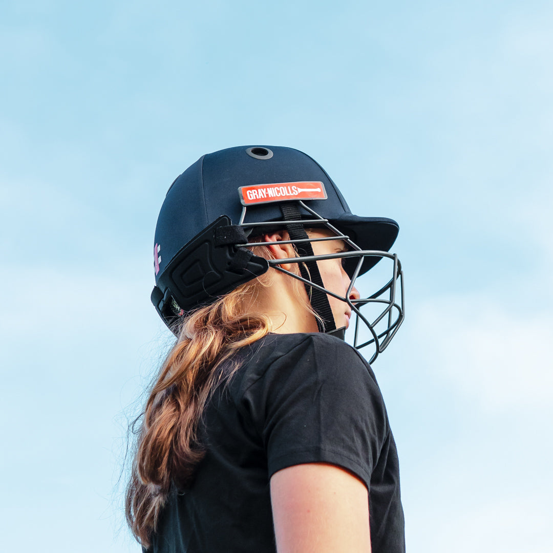 Junior Elite Helmet (w/neckguard)