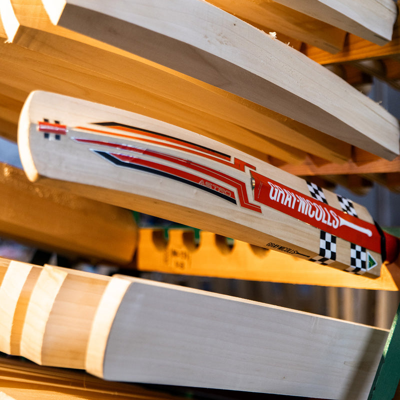 Astro 650 Bat (Play Now)