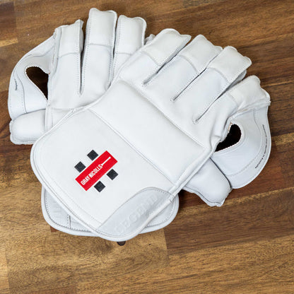 Legend Wicket Keeping Gloves