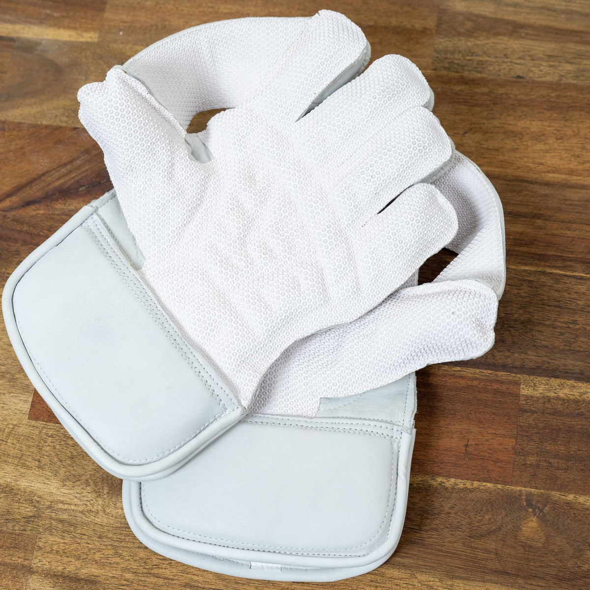Legend Wicket Keeping Gloves