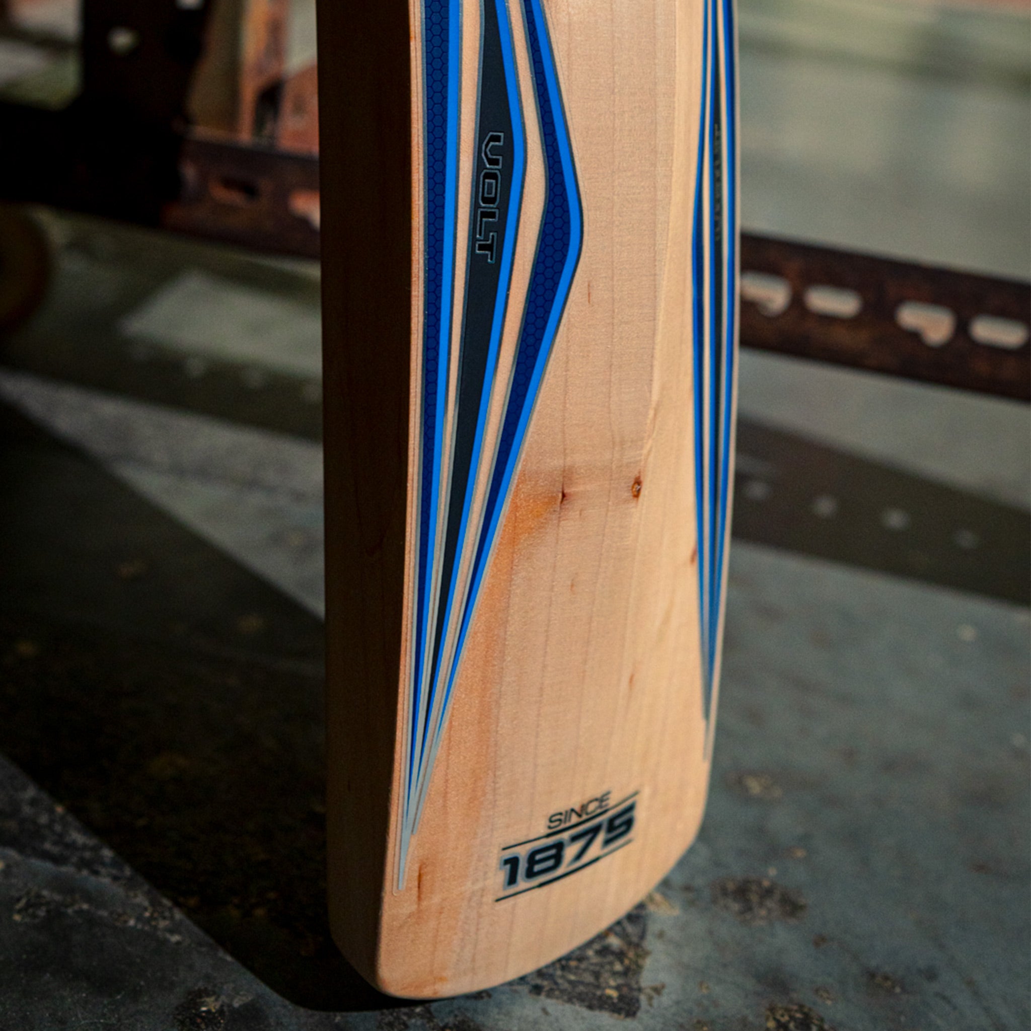 Volt 600 Bat (Natural)
